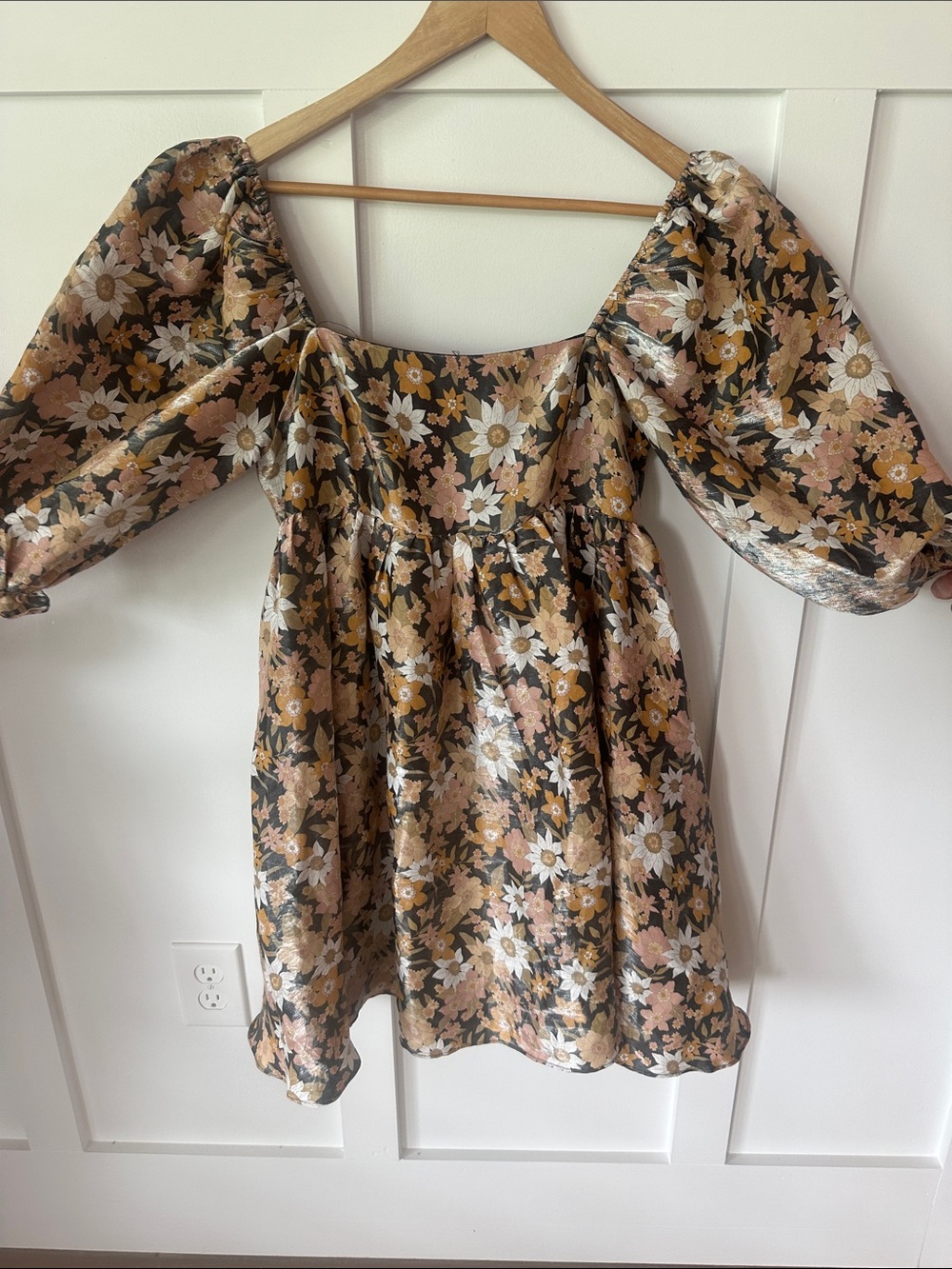 Storia Floral Puff Sleeve Mini Dress in Black, Gold, Cream